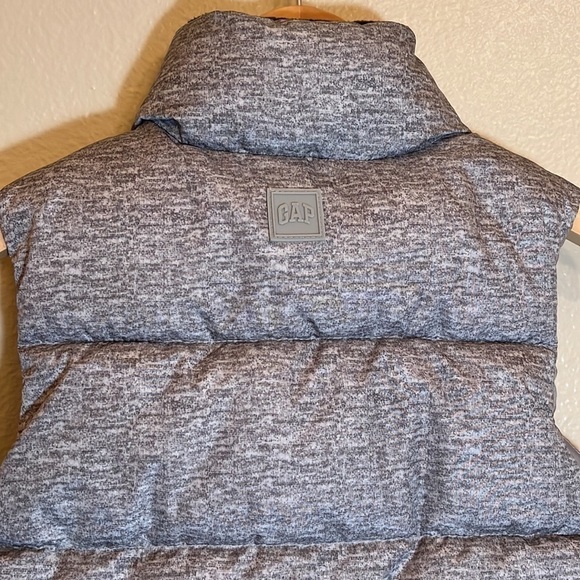 𝅺GAP Boy Gray Puffer Vest - Picture 10 of 14